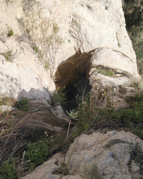Vogel Canyon R5 pothole.jpg