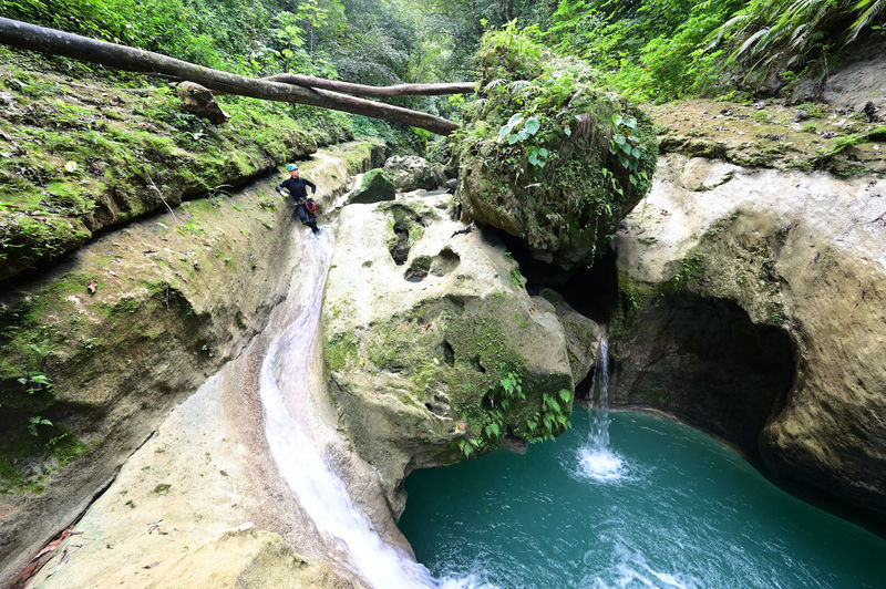 File:Arroyo Blanco Canyon slide.jpg