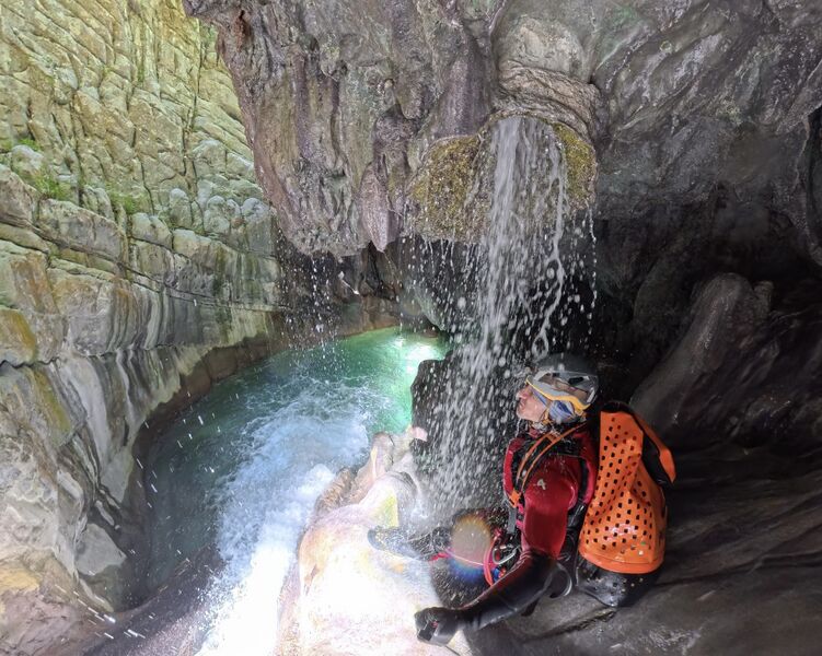 File:Matacanes showerhead.jpg