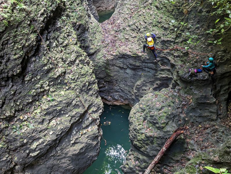 File:Arroyo Blanco Canyon traverse.jpg