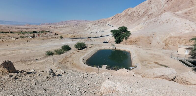 File:Weida'a parking.jpg