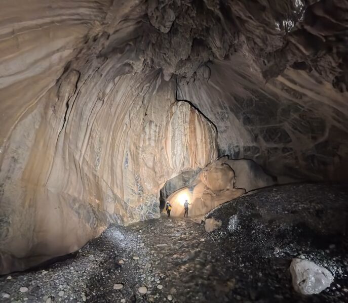 File:Matacanes insidefirstcave.jpg