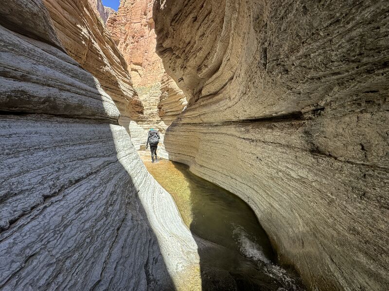 File:Matkatamiba Mauv Narrows slot2.jpg