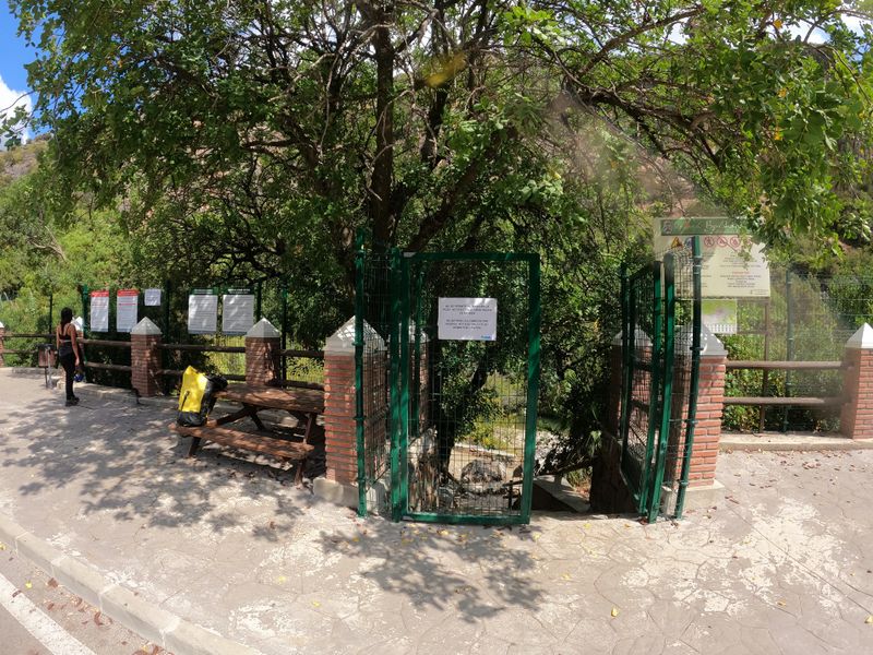 File:Guadalmina gate.jpg