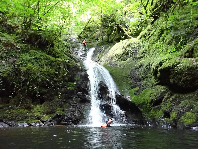 File:Barvick Falls pic1.jpg