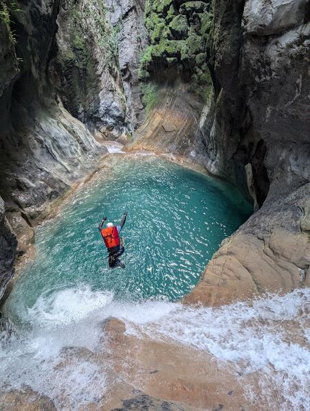 File:Cañon del Infiernillo lower ramp jump.jpg