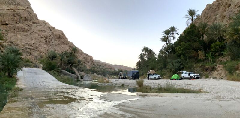 File:Bani Kahlid (Lower) camping.jpg