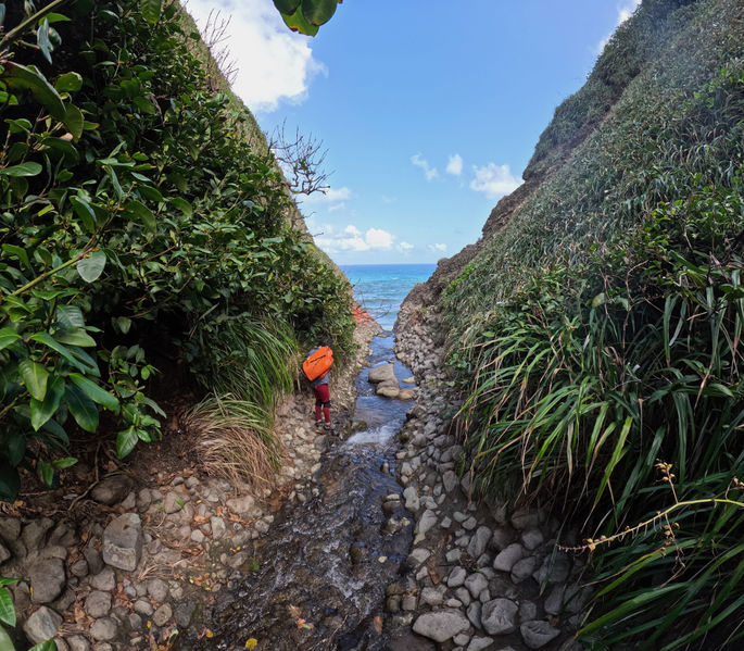 File:Cascade Cyrique creek.jpg