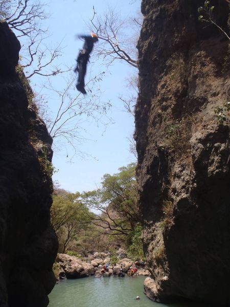 File:JumpingR6.jpg