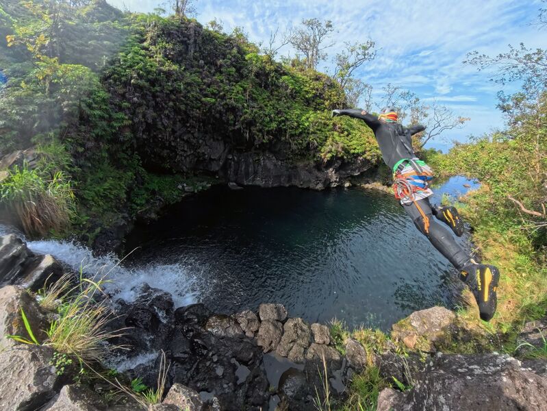 File:Emerald Canyon jumping.jpg