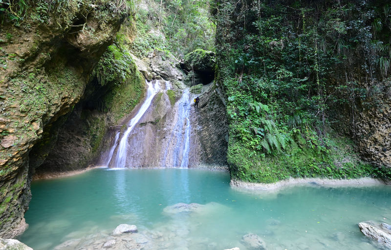 File:Arroyo Blanco Canyon Rappel2.jpg