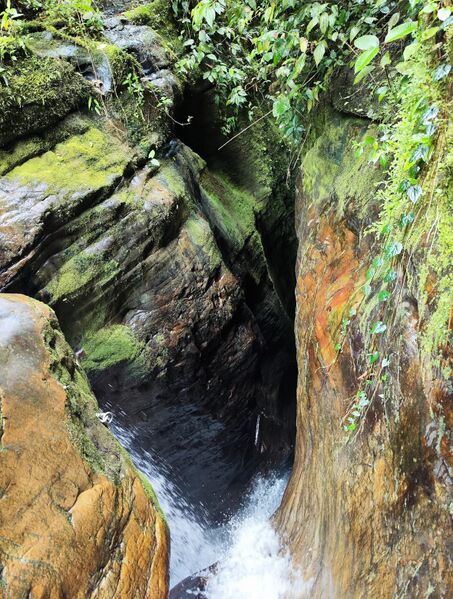 File:Empalme Canyon darkness.jpg