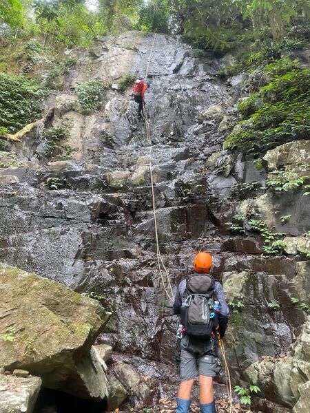 File:Two Creeks (Copeland Tops) abseil.jpg