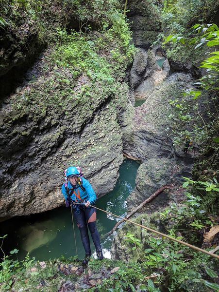 File:Arroyo Blanco Canyon rappel3.jpg