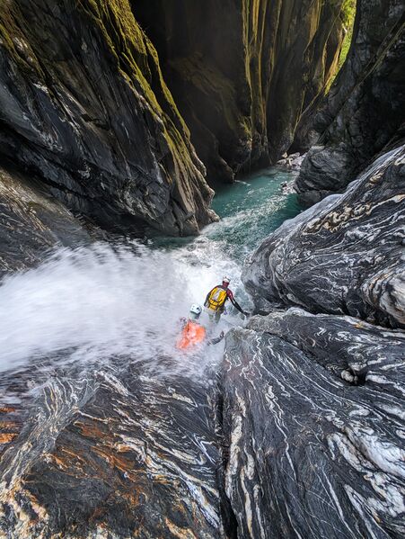 File:Fish River (Haast Pass) Downclimb-N.jpg