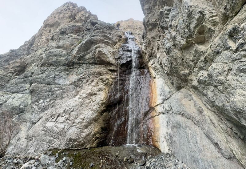 File:Willow Creek Canyon waterfallrappel.jpg