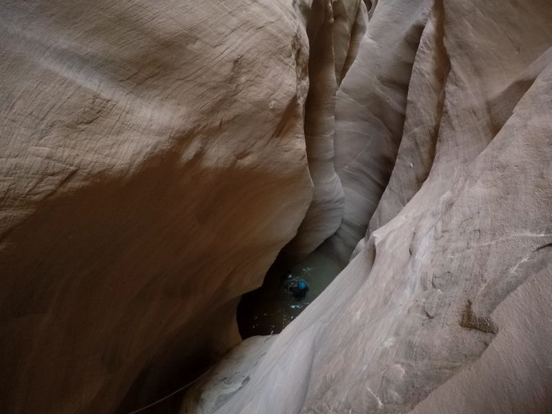 File:Upper West Canyon Slot two.jpg