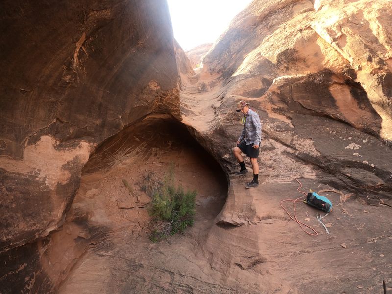 File:Brides Canyon (Upper) Shoulderstand.jpg