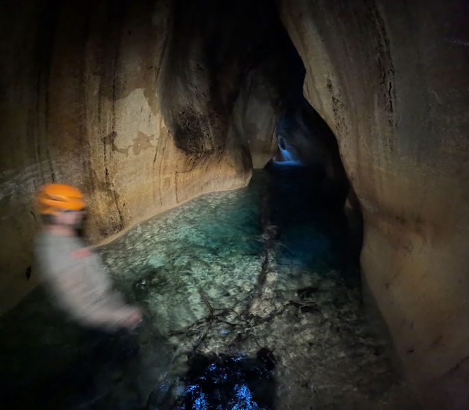 File:Barahuco Canyon moredarkness.jpg