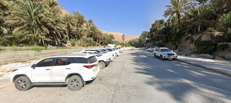 File:Bani Kahlid (Upper) parking.jpg