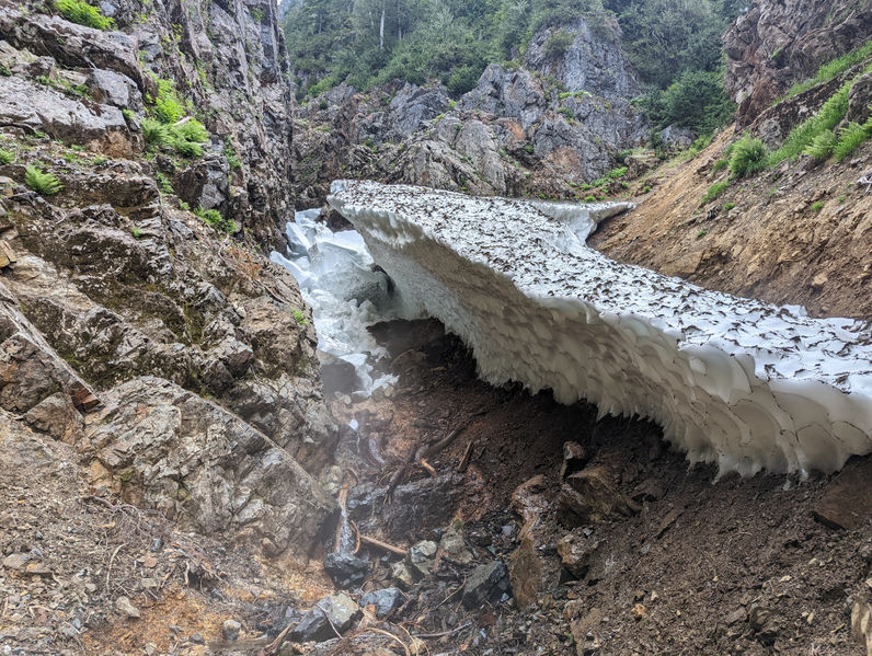 File:Glacial Gulch Snow.jpg