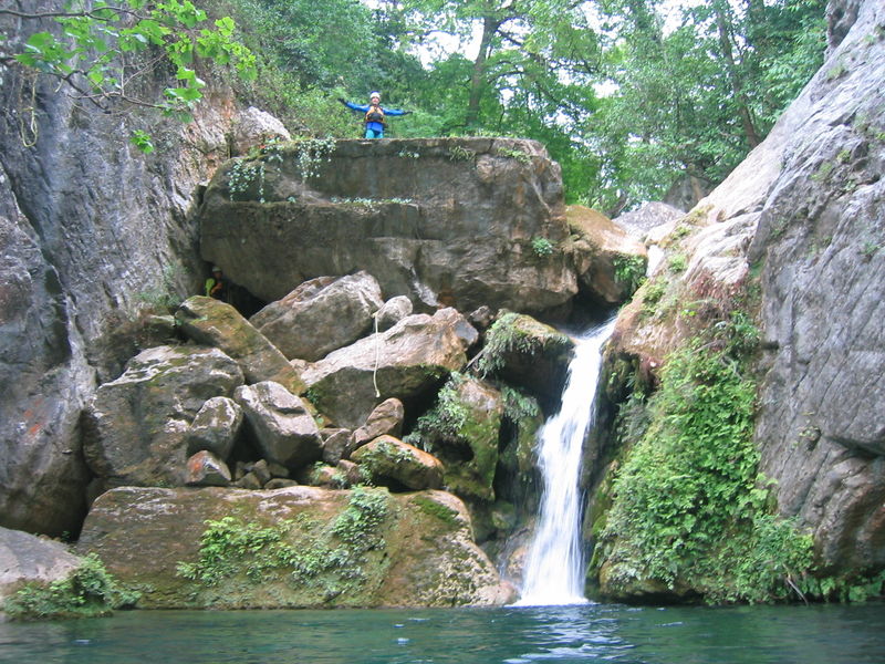 File:Hidrofobia2.jpg