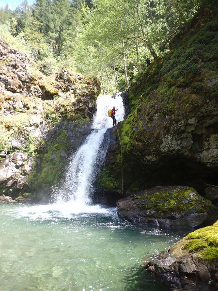 File:Rock Creek (South Cascades) r7.jpg