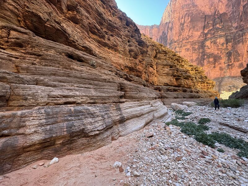 File:Matkatamiba Mauv Narrows freeclimb.jpg