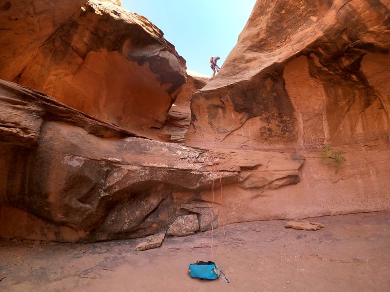 File:Brides Canyon (Upper) Rappel1.jpg