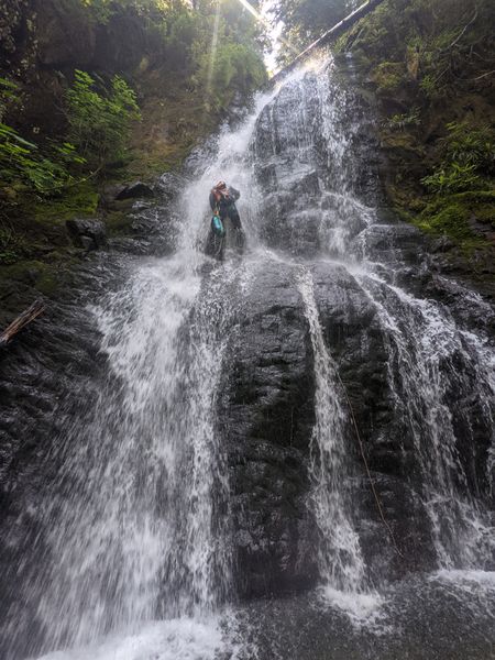 File:Hawthorn Creek (North Cascades) r5wet.jpg