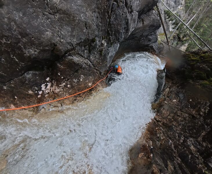 File:Silverton Falls Canyon R5Intense.jpg