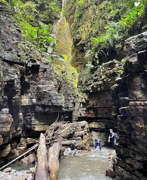 File:Empalme Canyon narrows.jpg