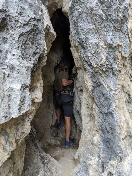 File:Augie Canyon Cave.jpg