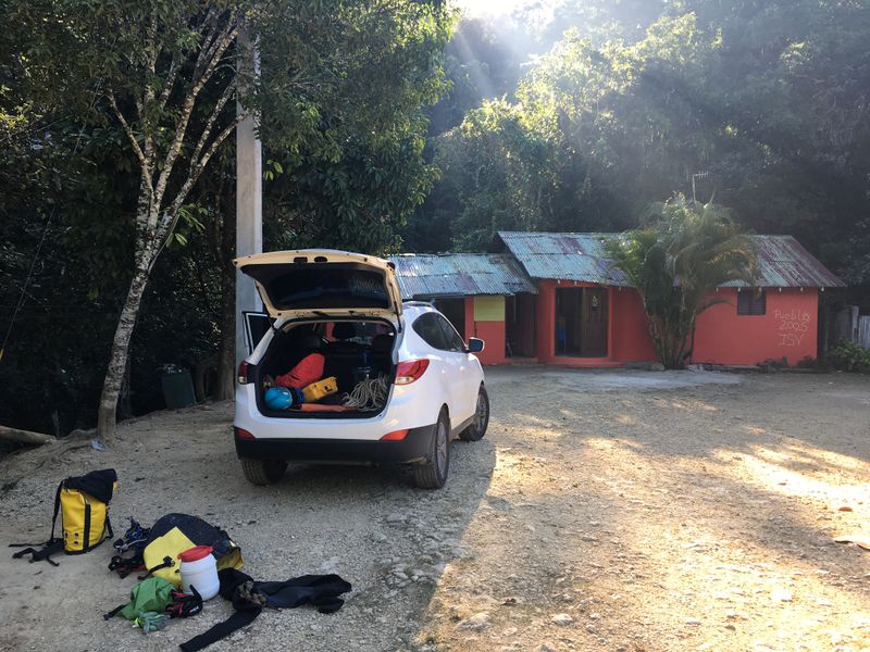 File:Arroyo Blanco Canyon parking.jpg