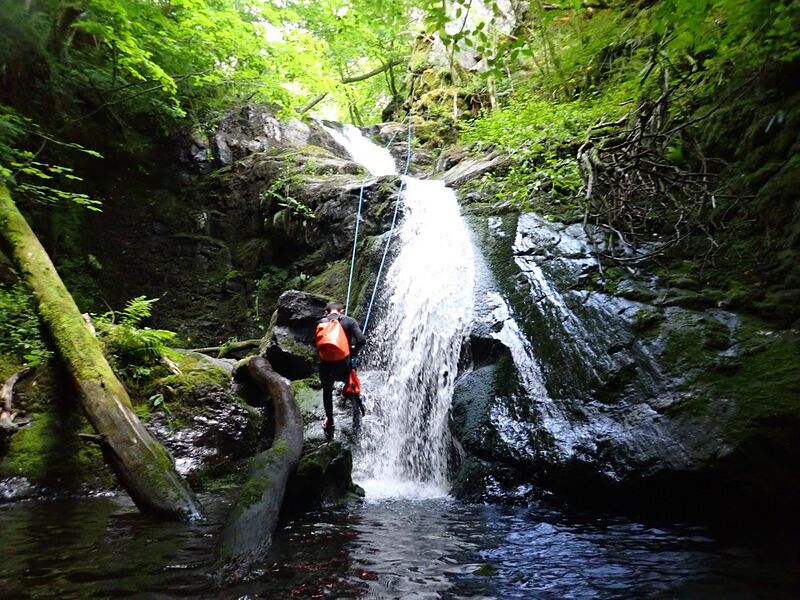 File:Barvick Falls pic2.jpg