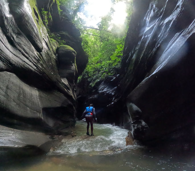 File:Guanapo Gorge Canyon inside.jpg
