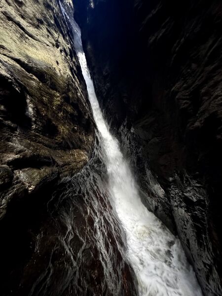 File:Nymboida Narrows Canyon nymboida-narrows-looking-upstream-at-p3-waterfall.jpg