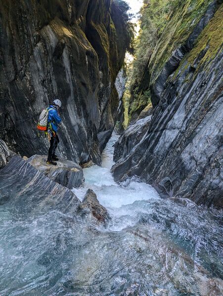 File:Fish River (Haast Pass) chute-2.jpg