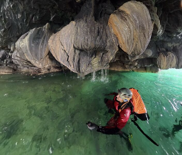 File:Matacanes enteringsecondcave.jpg